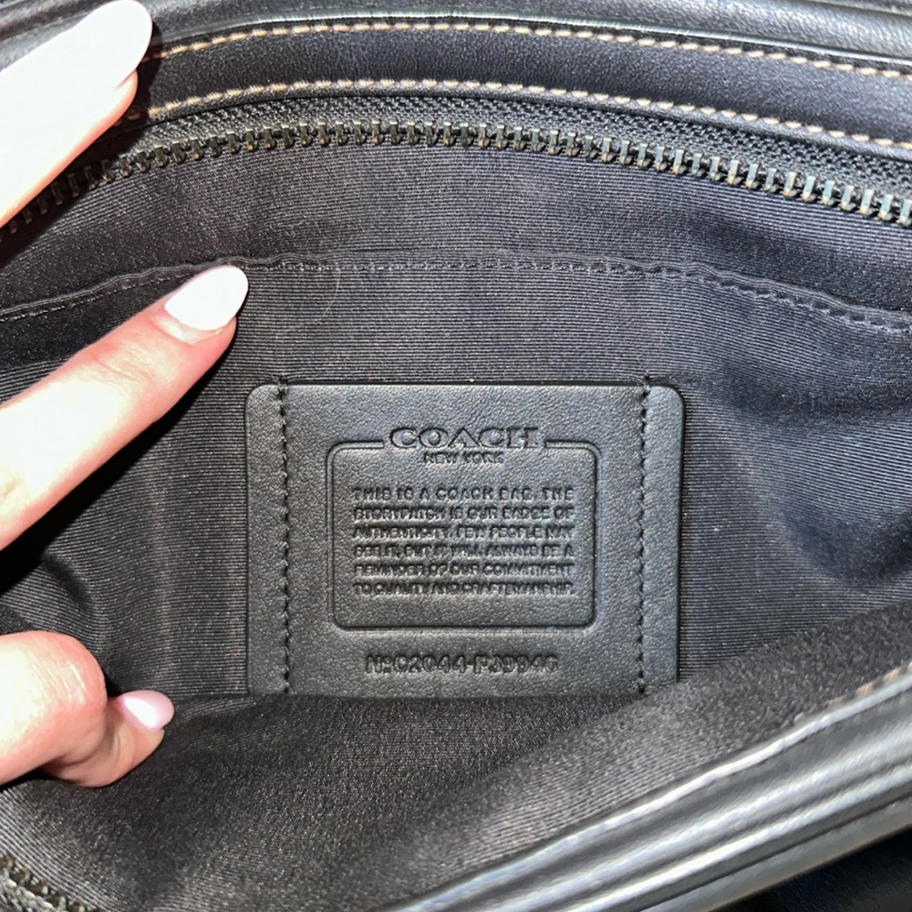 Coach Black Leather Messenger Bag with Adjustable Strap - Picture 4 of 5